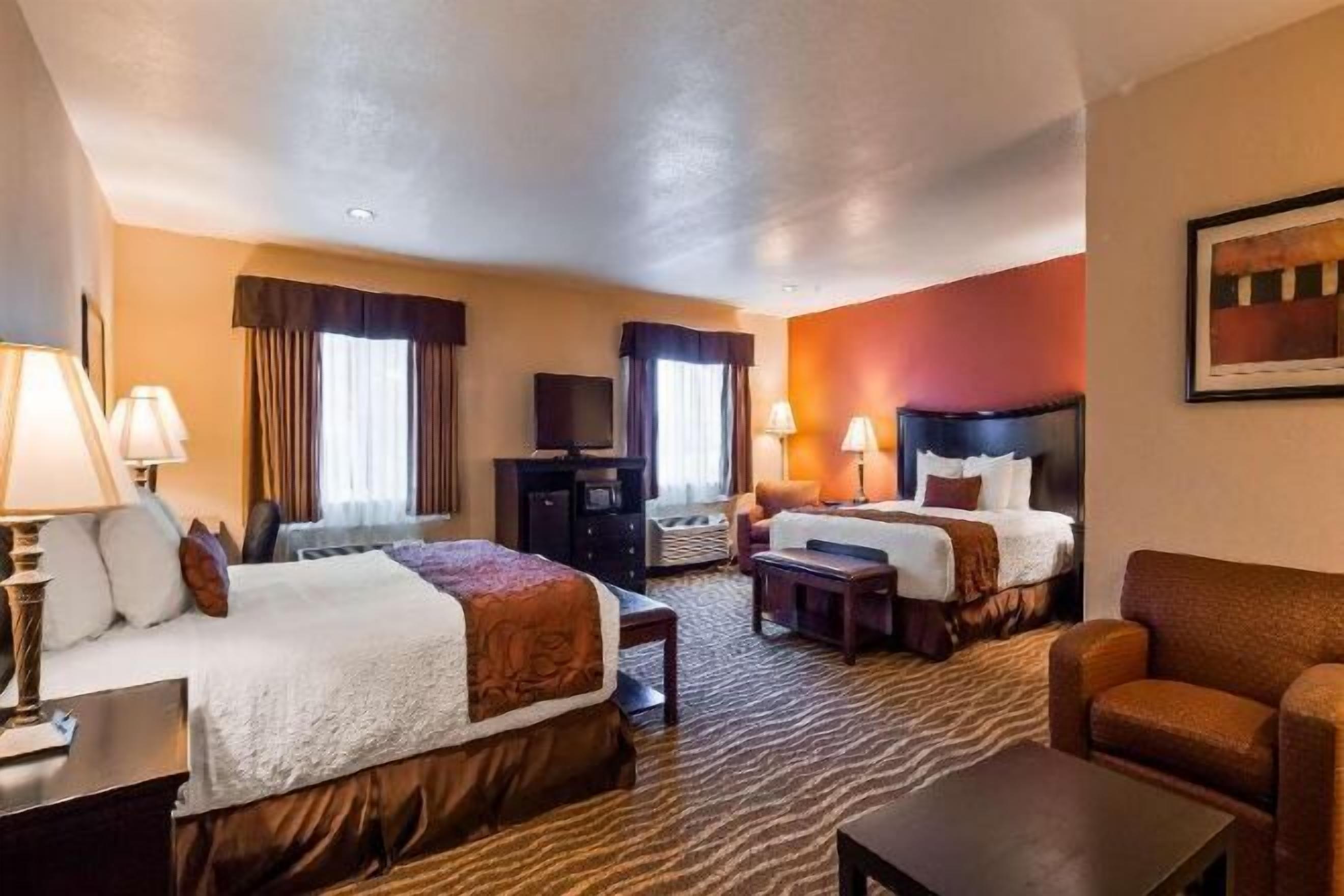 In-room safe, free WiFi, bed sheets