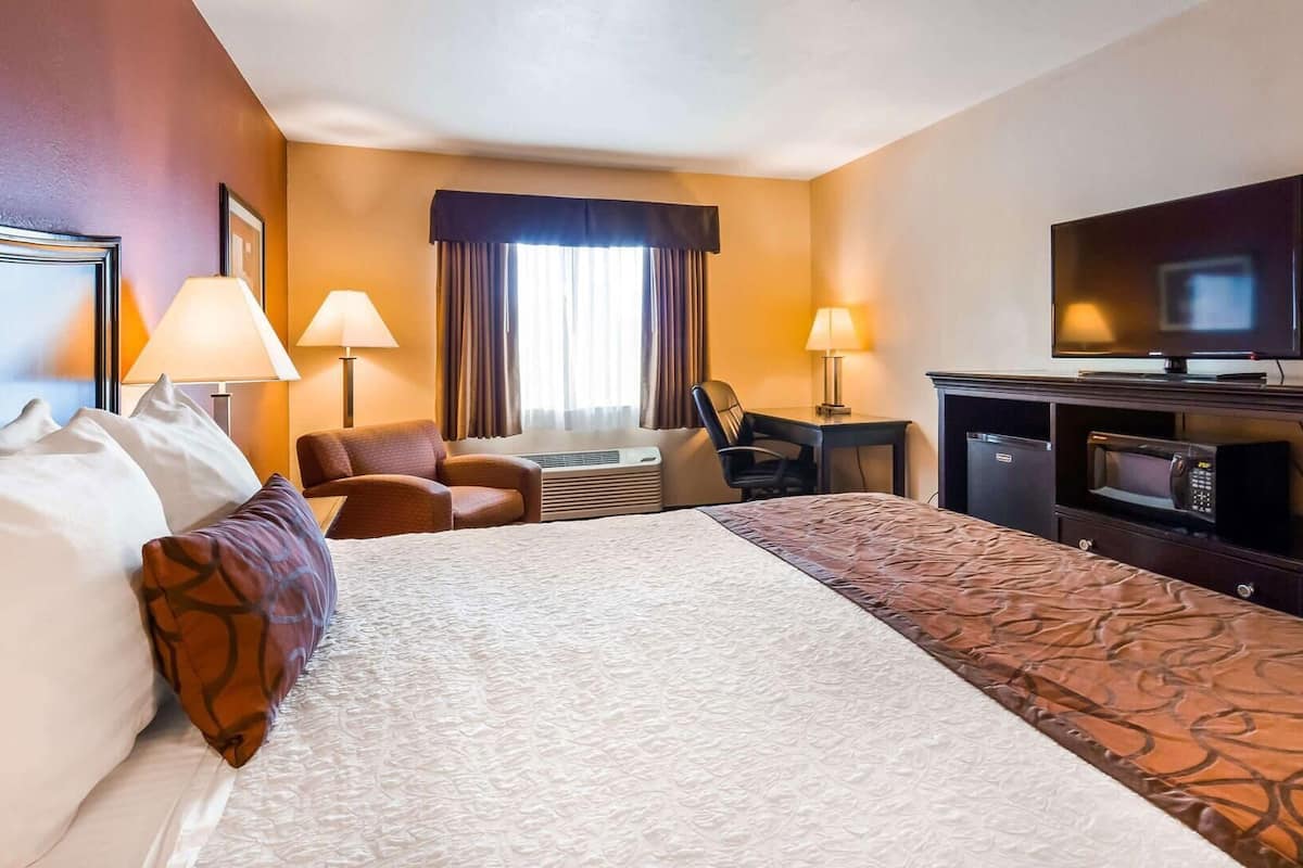 In-room safe, free WiFi, bed sheets