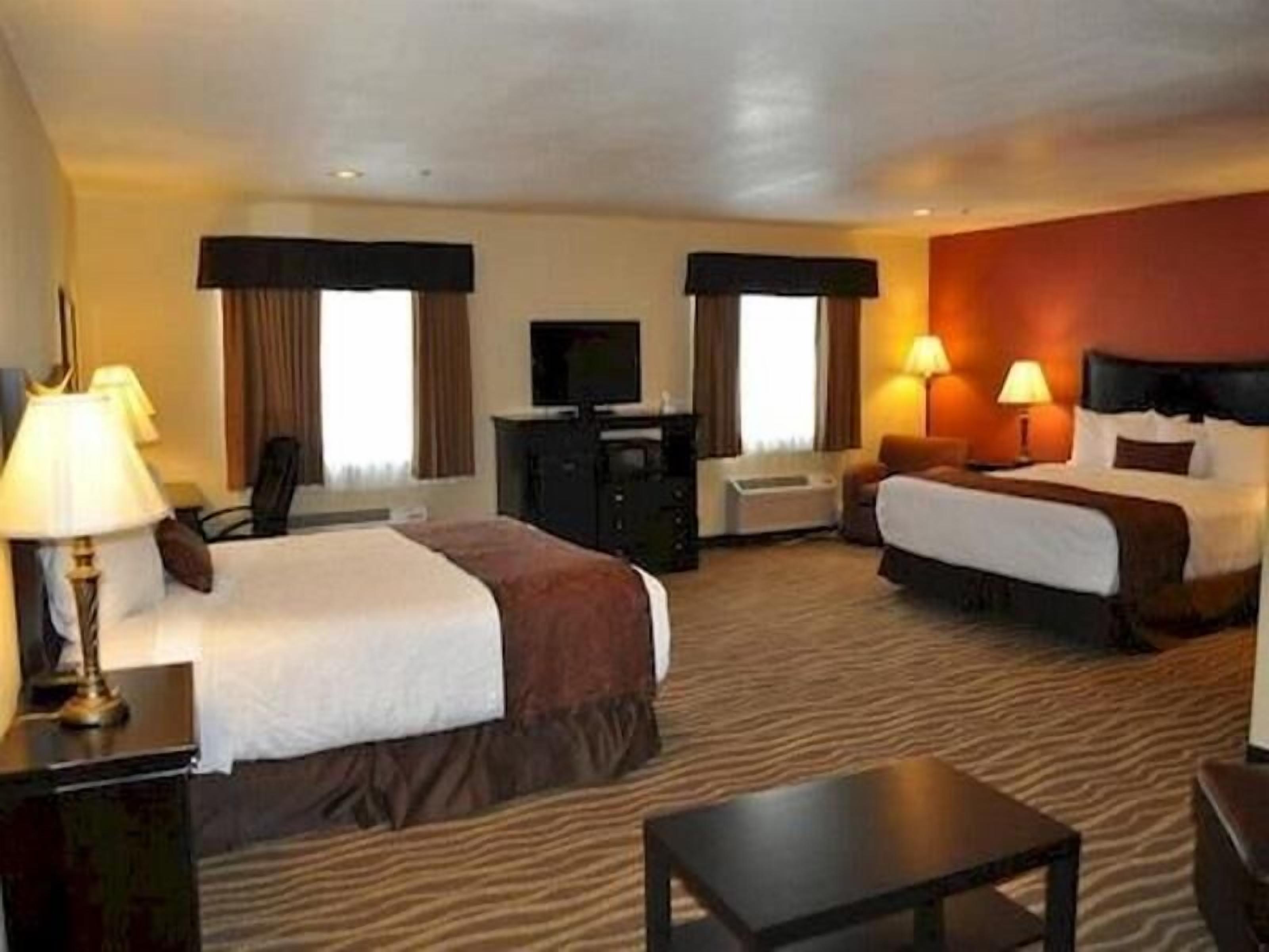 In-room safe, free WiFi, bed sheets