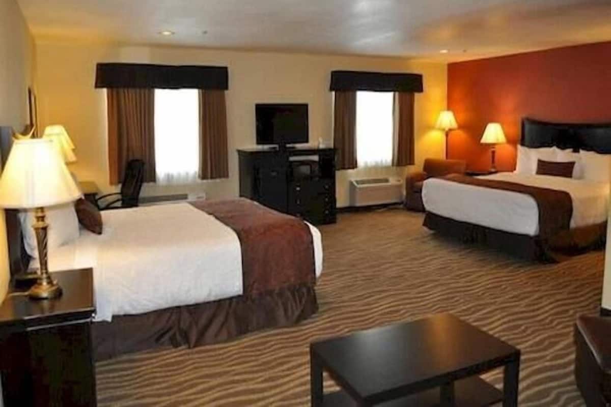 In-room safe, free WiFi, bed sheets