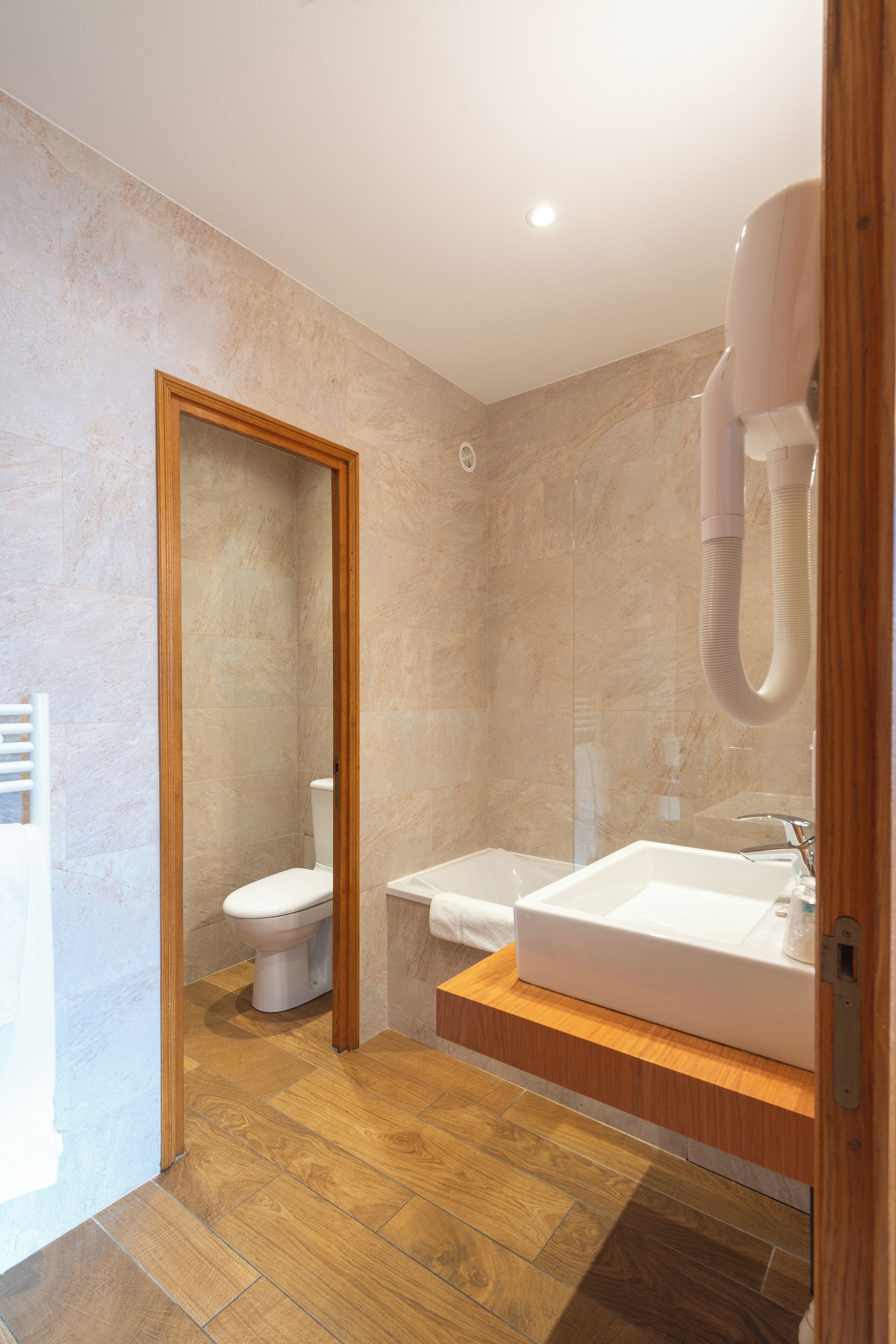 comfort twin room | bathroom | free toiletries, hair dryer, towels, soap