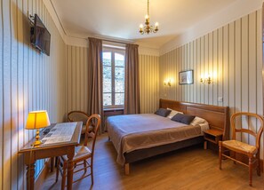 Standard-Doppelzimmer, 1 Queen-Bett | Allergikerbettwaren, Schreibtisch, Verdunkelungsvorhänge