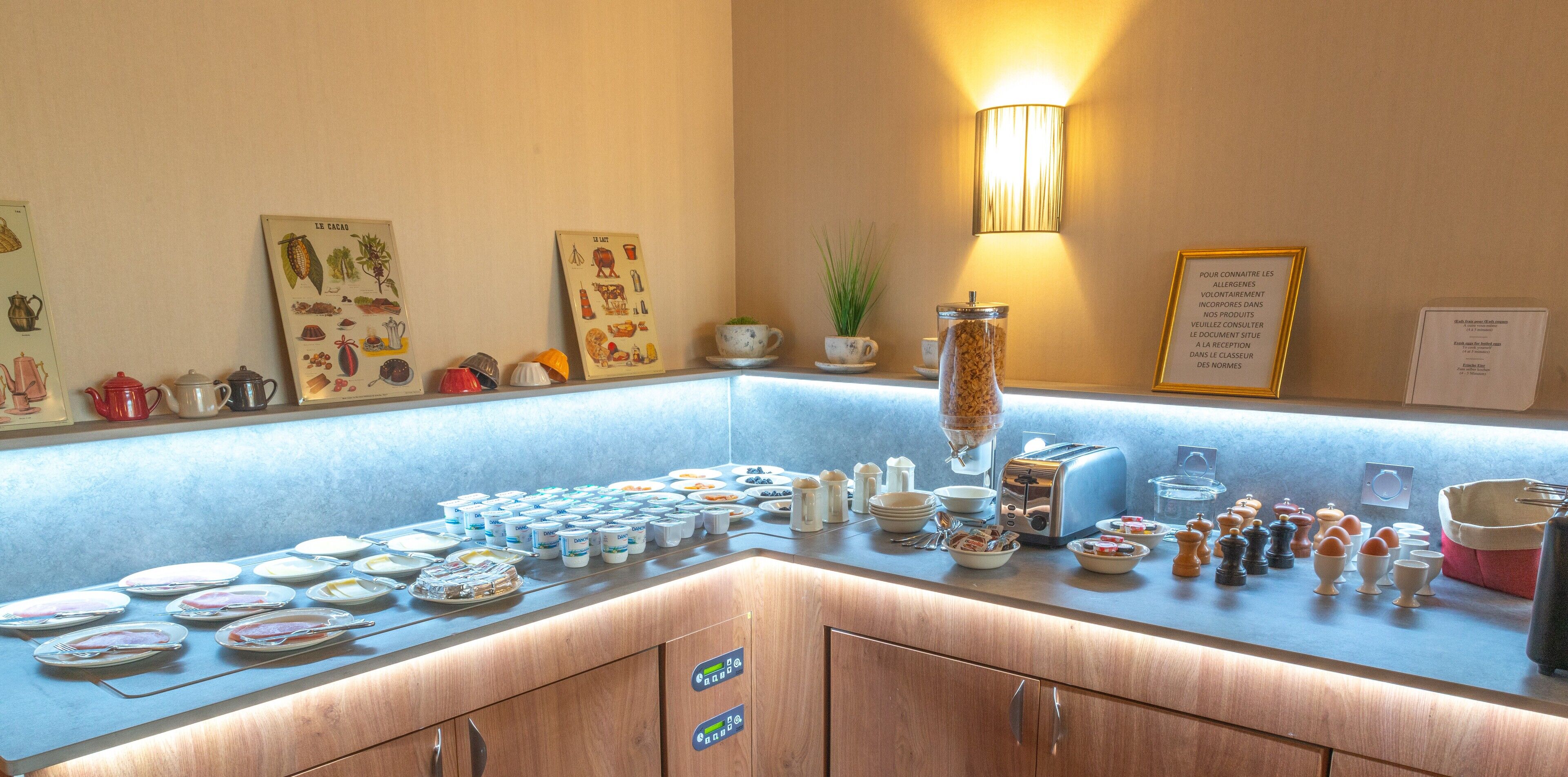 Daily buffet breakfast (EUR 16 per person)