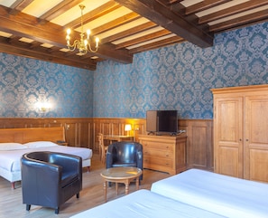 Family Quadruple Room | Hypo-allergenic bedding, desk, blackout curtains, soundproofing