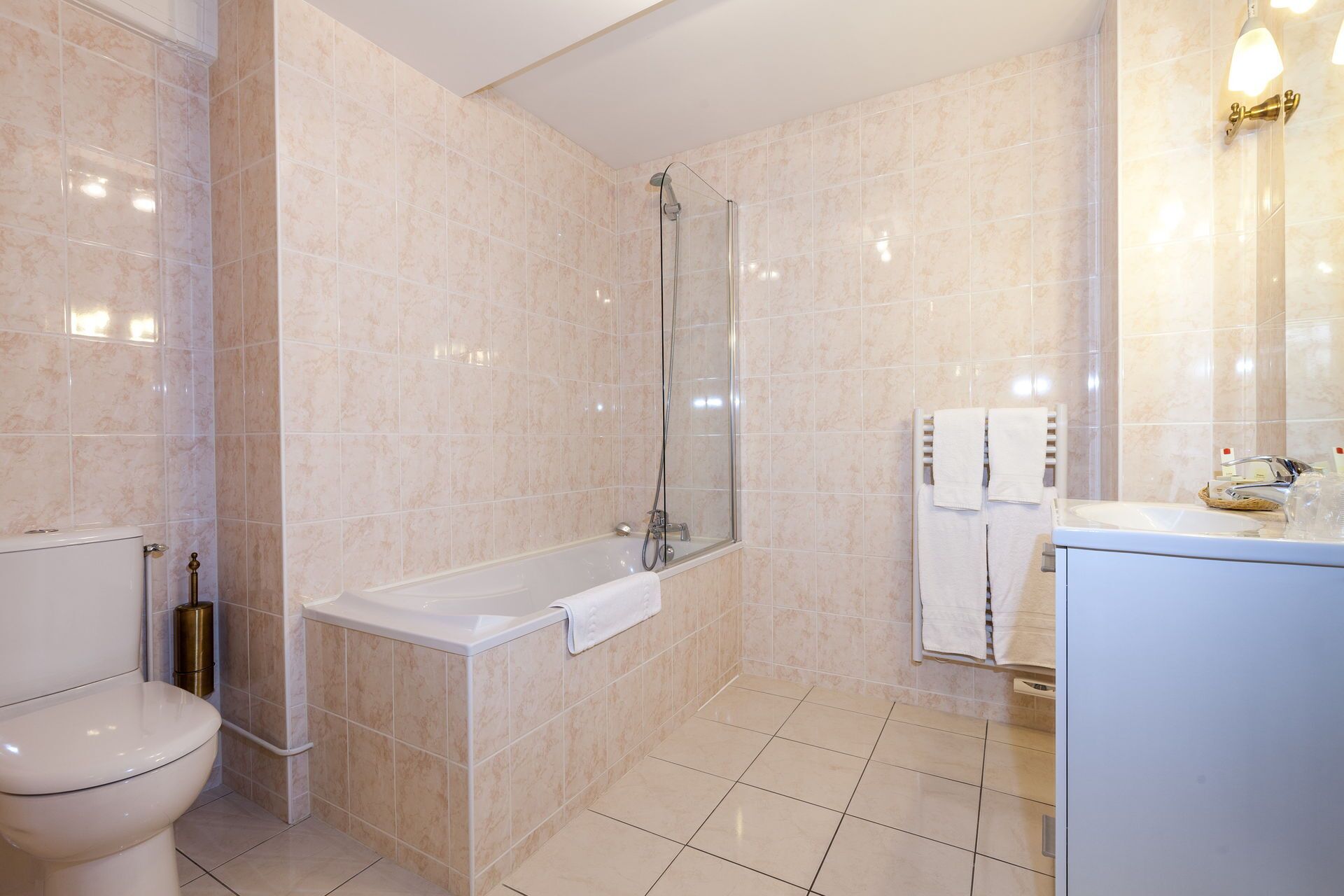 standard double room, 1 queen bed | bathroom | free toiletries, hair dryer, towels, soap