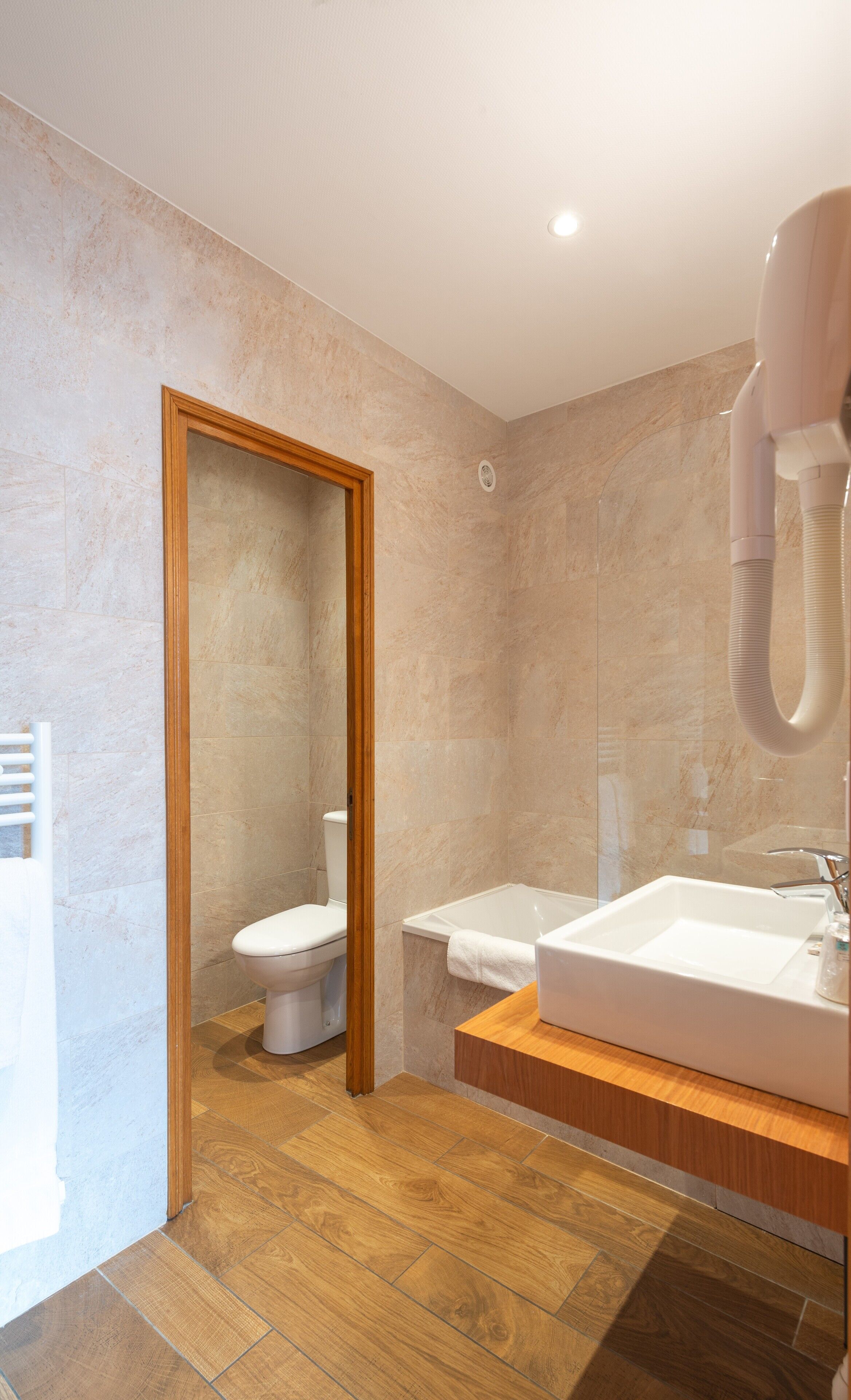 standard double room, 1 queen bed | bathroom | free toiletries, hair dryer, towels, soap