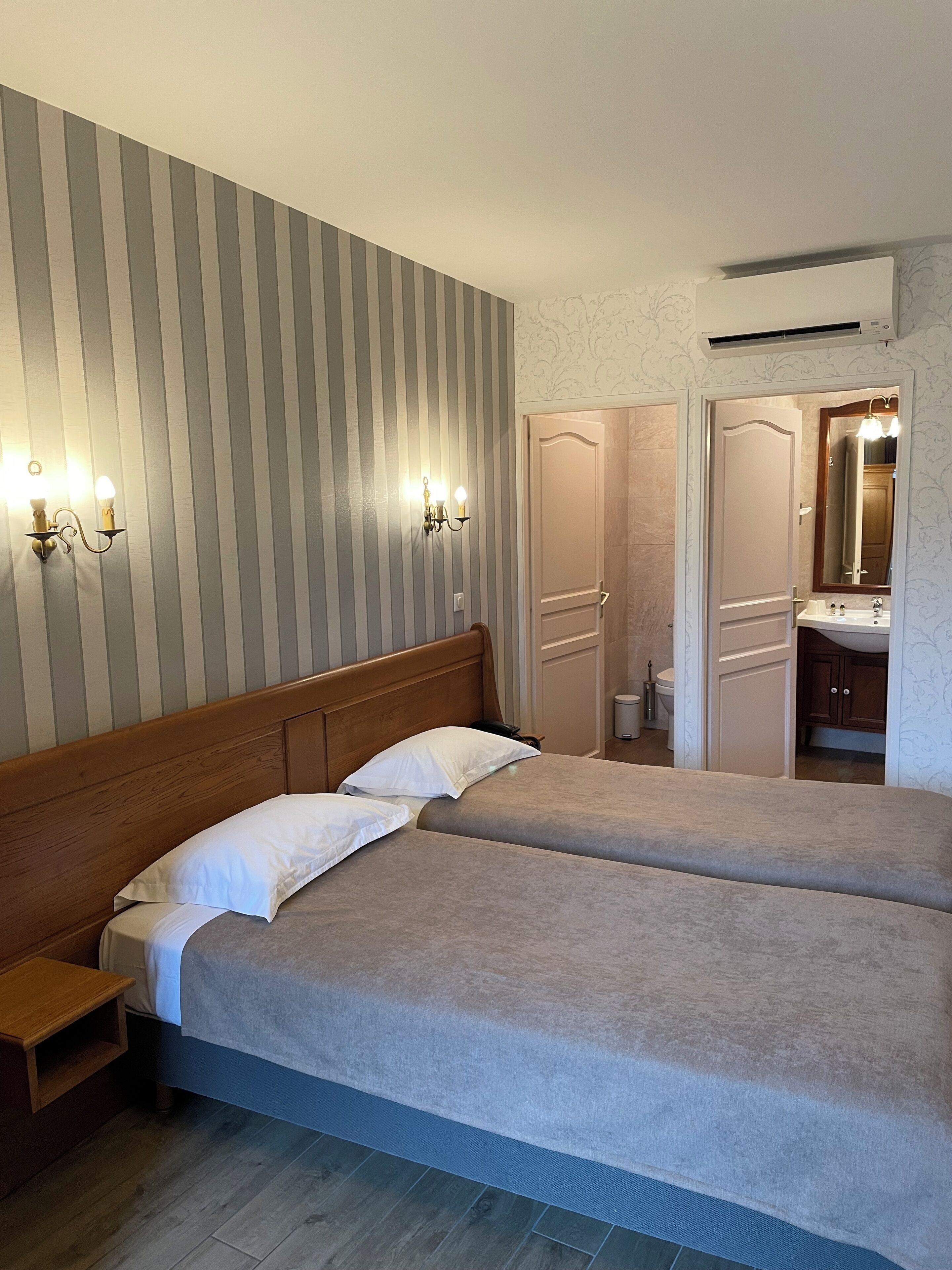 comfort twin room | 1 bedroom, hypo-allergenic bedding, desk, blackout curtains