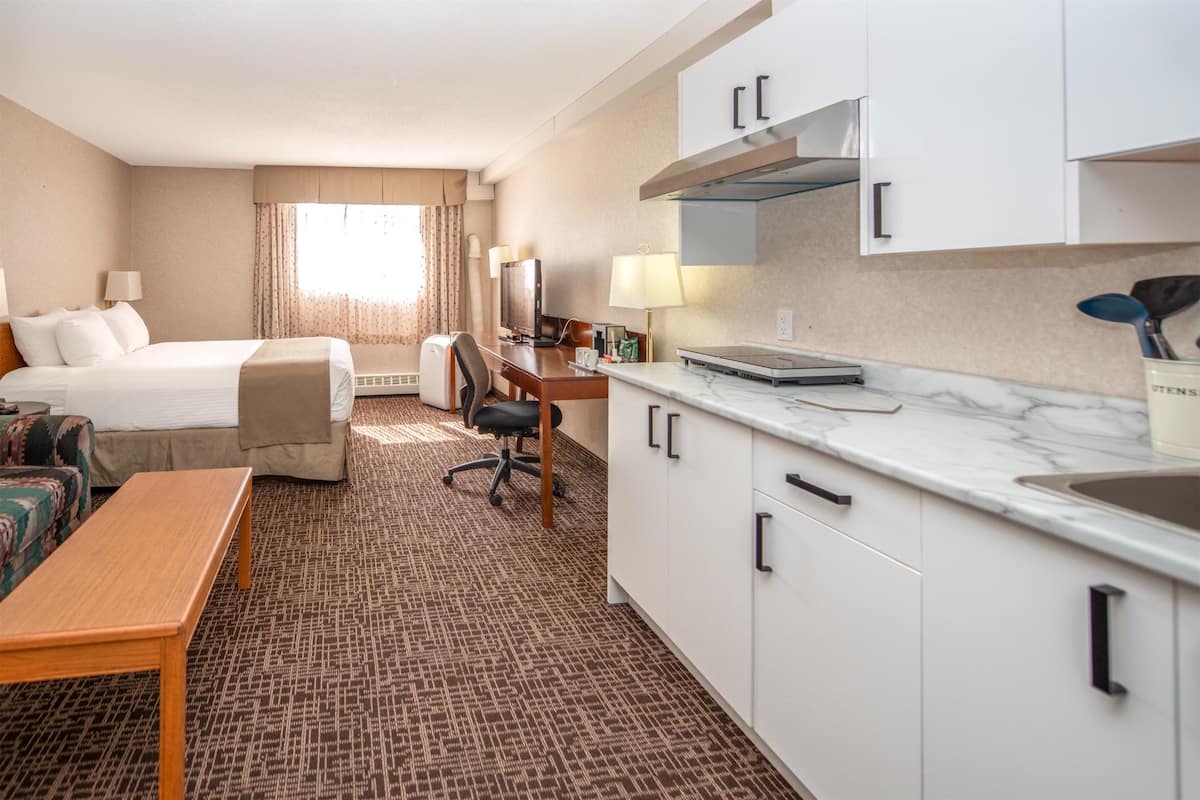 Room, 1 Queen Bed, Kitchenette