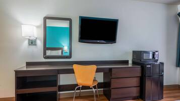 Minibar, free WiFi, bed sheets