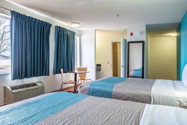 Minibar, free WiFi, bed sheets