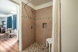 Salle de bain accessible aux personnes à mobilité réduite