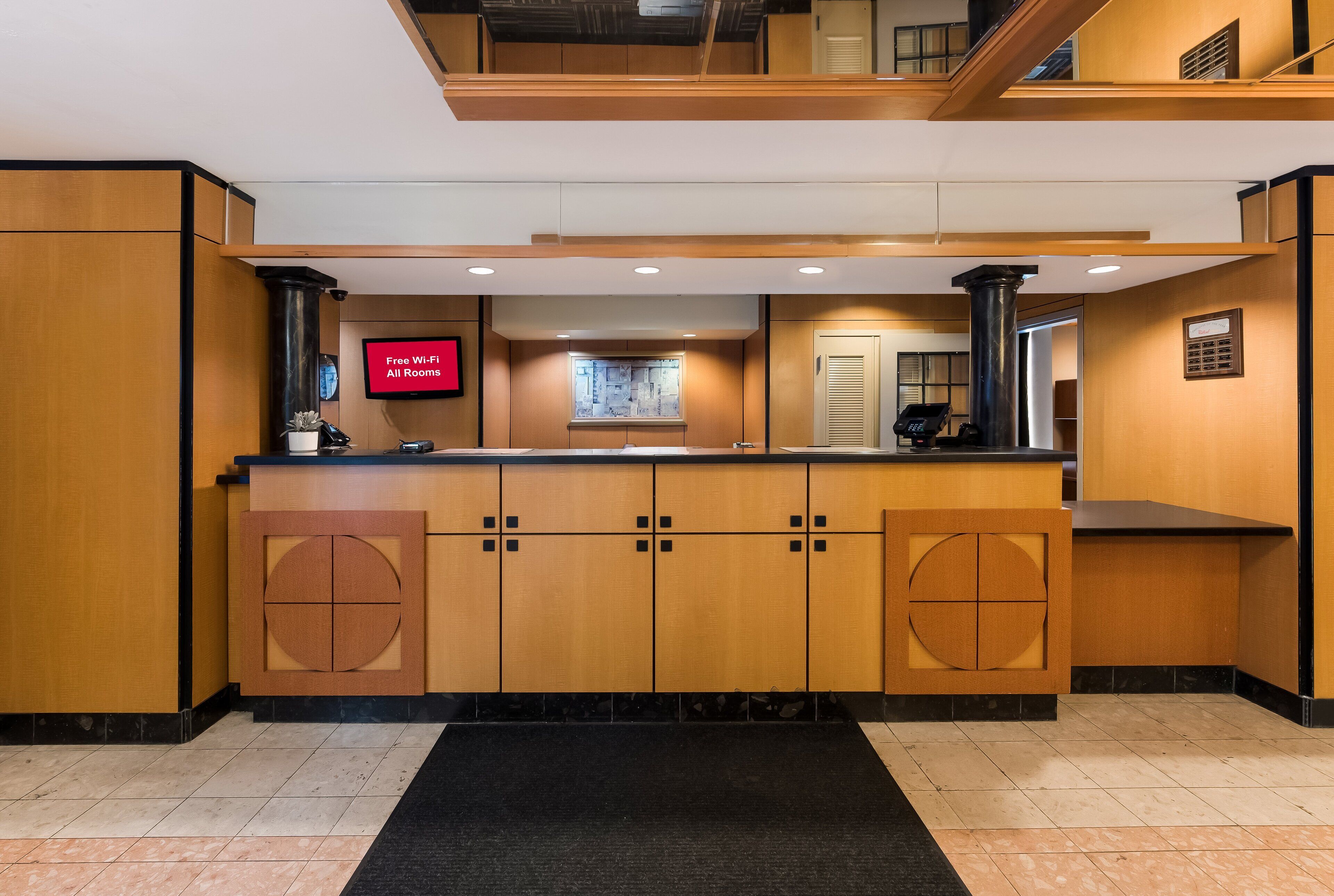 Foto - Red Roof Inn PLUS+ Columbus Downtown - Convention Center