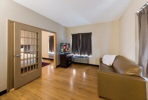Suite, 1 King Bed with Sofa bed (Smoke Free)