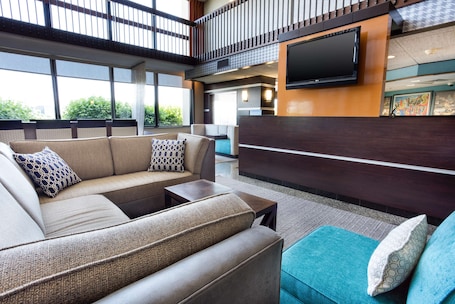 Lobby. Drury Inn & Suites Kansas City Airport