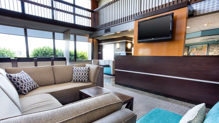 Drury Inn & Suites Kansas City Airport