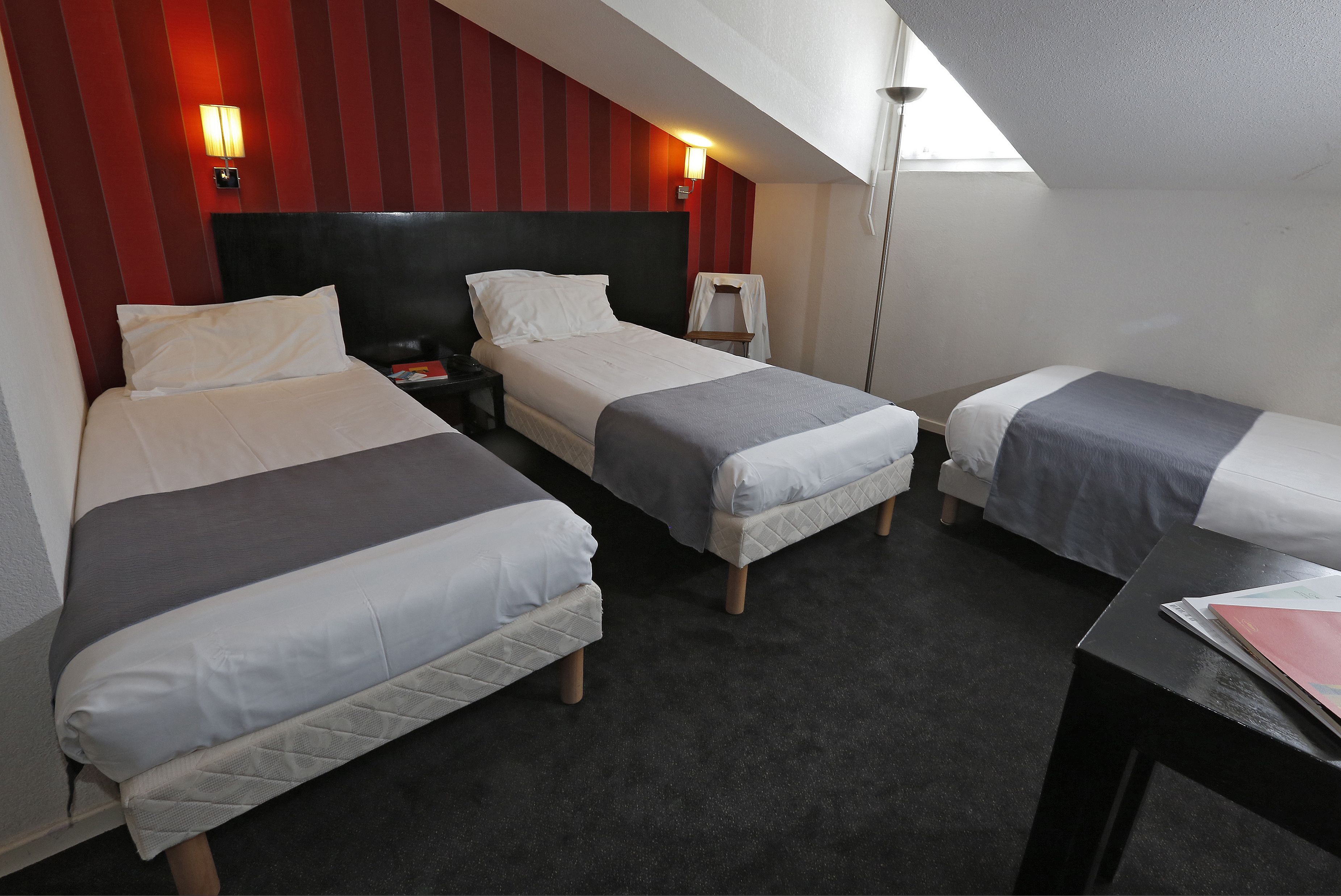 standard room, 2 single beds | desk, soundproofing, iron/ironing board, rollaway beds