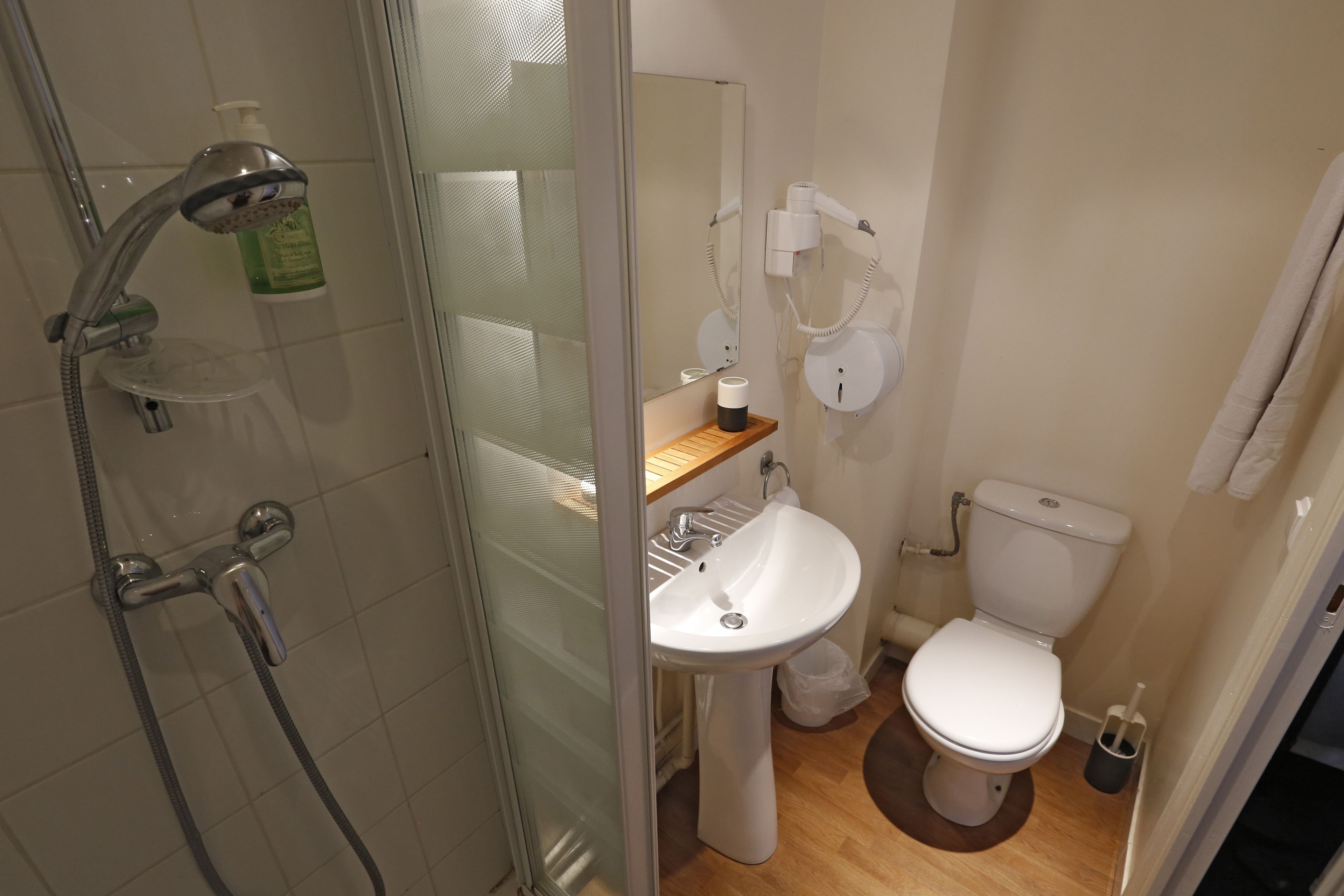 single room | bathroom | free toiletries, hair dryer, towels