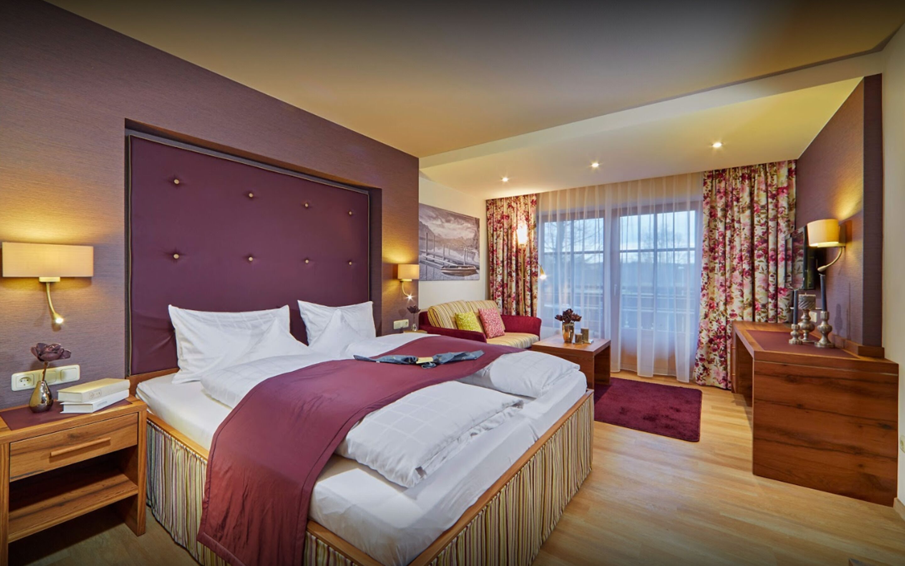 خزنة داخل الغرفة ومكتب ومكواة/لوح كي وواي فاي مجانًا