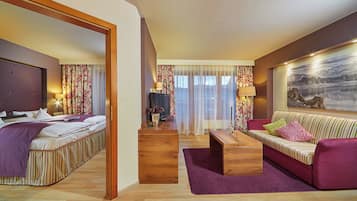 Suite | In-room safe, desk, iron/ironing board, free WiFi