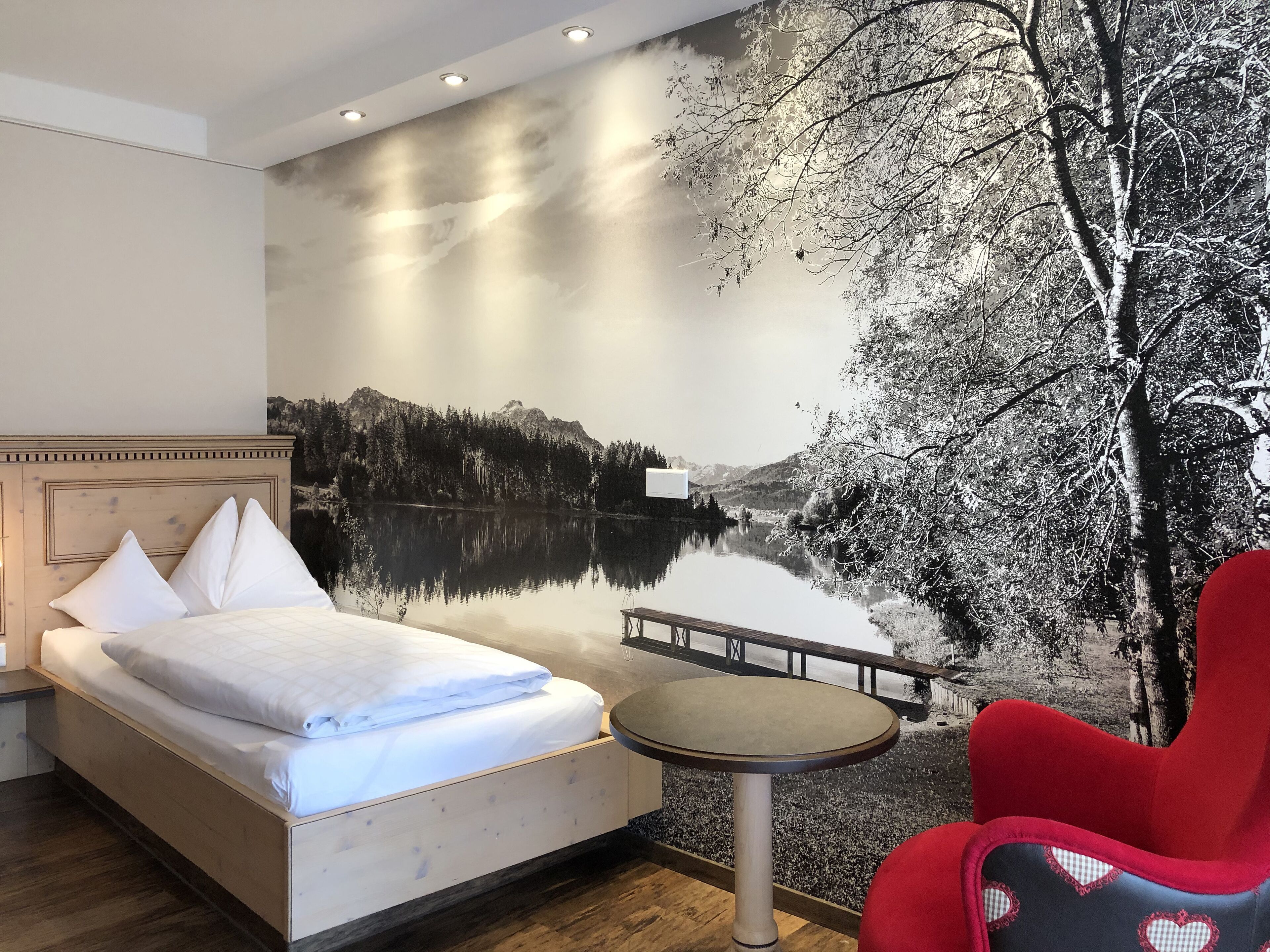 single room | 1 bedroom, in-room safe, desk, iron/ironing board