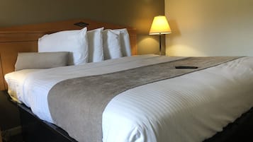 Escritorio, tabla de planchar con plancha, wifi gratis y ropa de cama