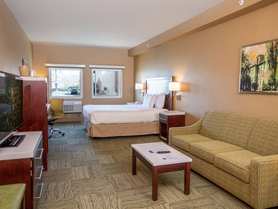 Desk, blackout drapes, iron/ironing board, free WiFi