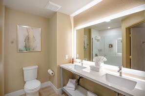 2 Room Suite | Bathroom | Designer toiletries, hair dryer, towels - Gold Dust West Carson City (Carson City)