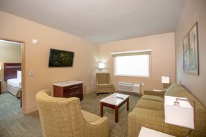 Suite, 2 Bedrooms | Living area