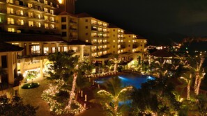 Indoor pool, seasonal outdoor pool, pool umbrellas, sun loungers