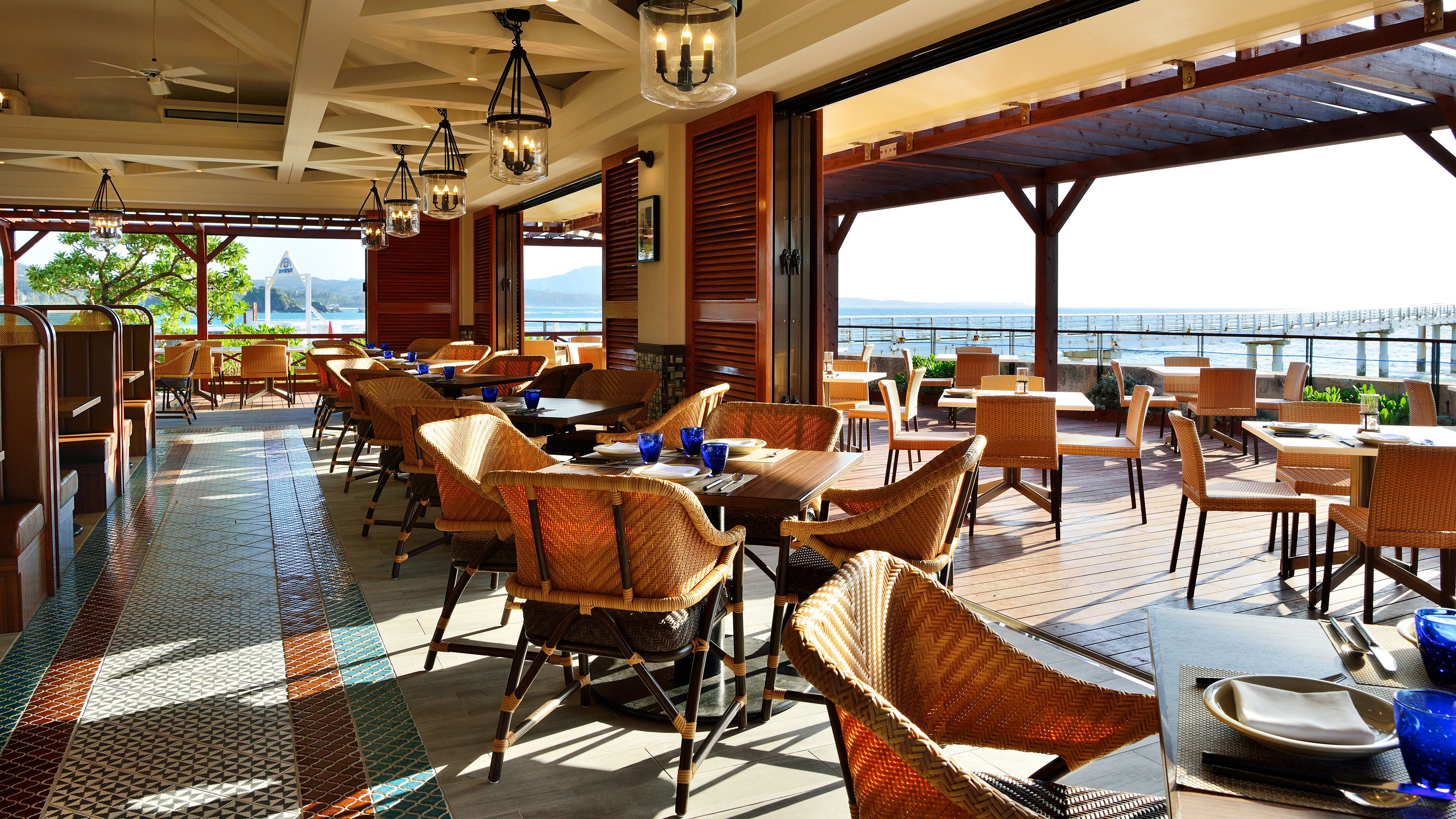 8 restaurants, breakfast, lunch, dinner served; international cuisine