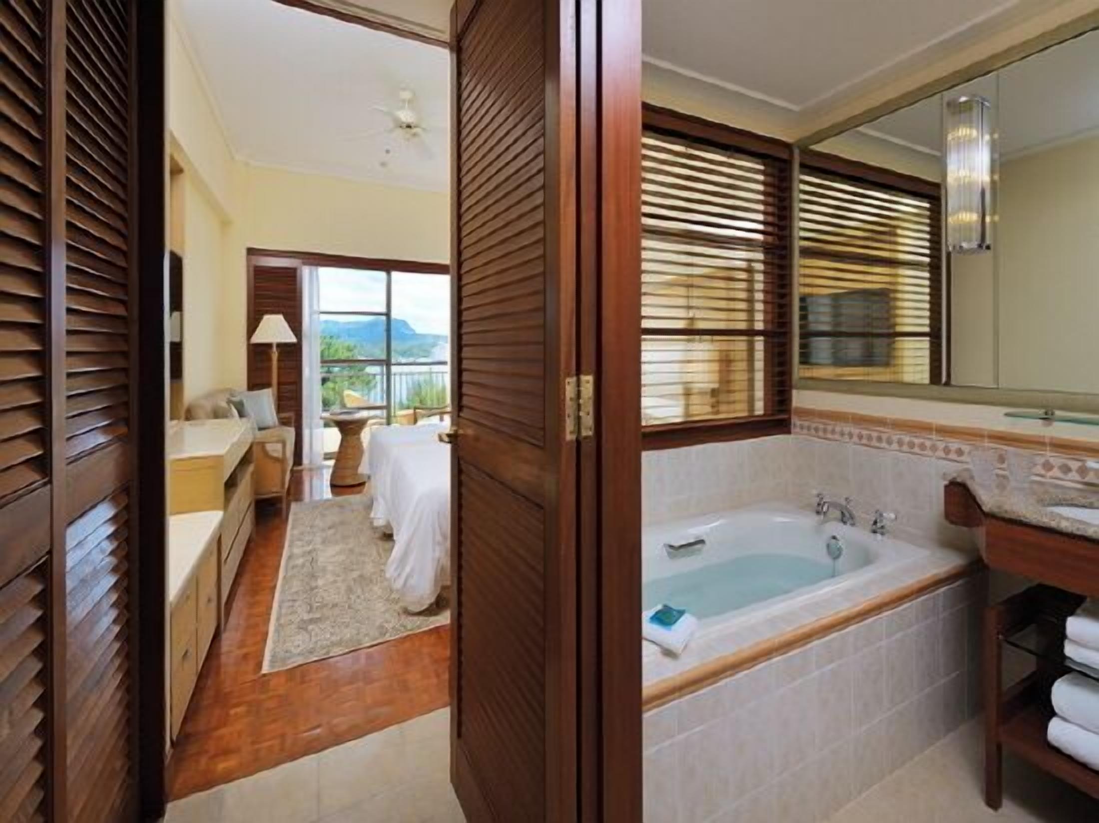 Minibar, két bảo mật tại phòng, màn/rèm cản sáng 