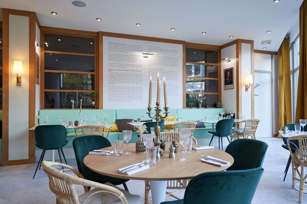 Breakfast, lunch, dinner served; French cuisine, al fresco dining 