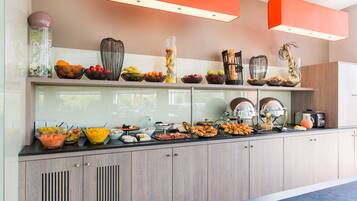 Dagelijks ontbijtbuffet (EUR 18 per persoon)