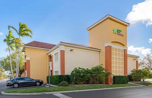Exterior - Extended Stay America Suites Boca Raton Commerce (Boca Raton)