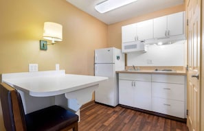 Studio, 2 Double Beds, Non Smoking | Private kitchen | Fridge, microwave, stovetop, coffee/tea maker