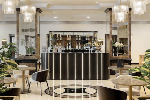 2 bares o lounges