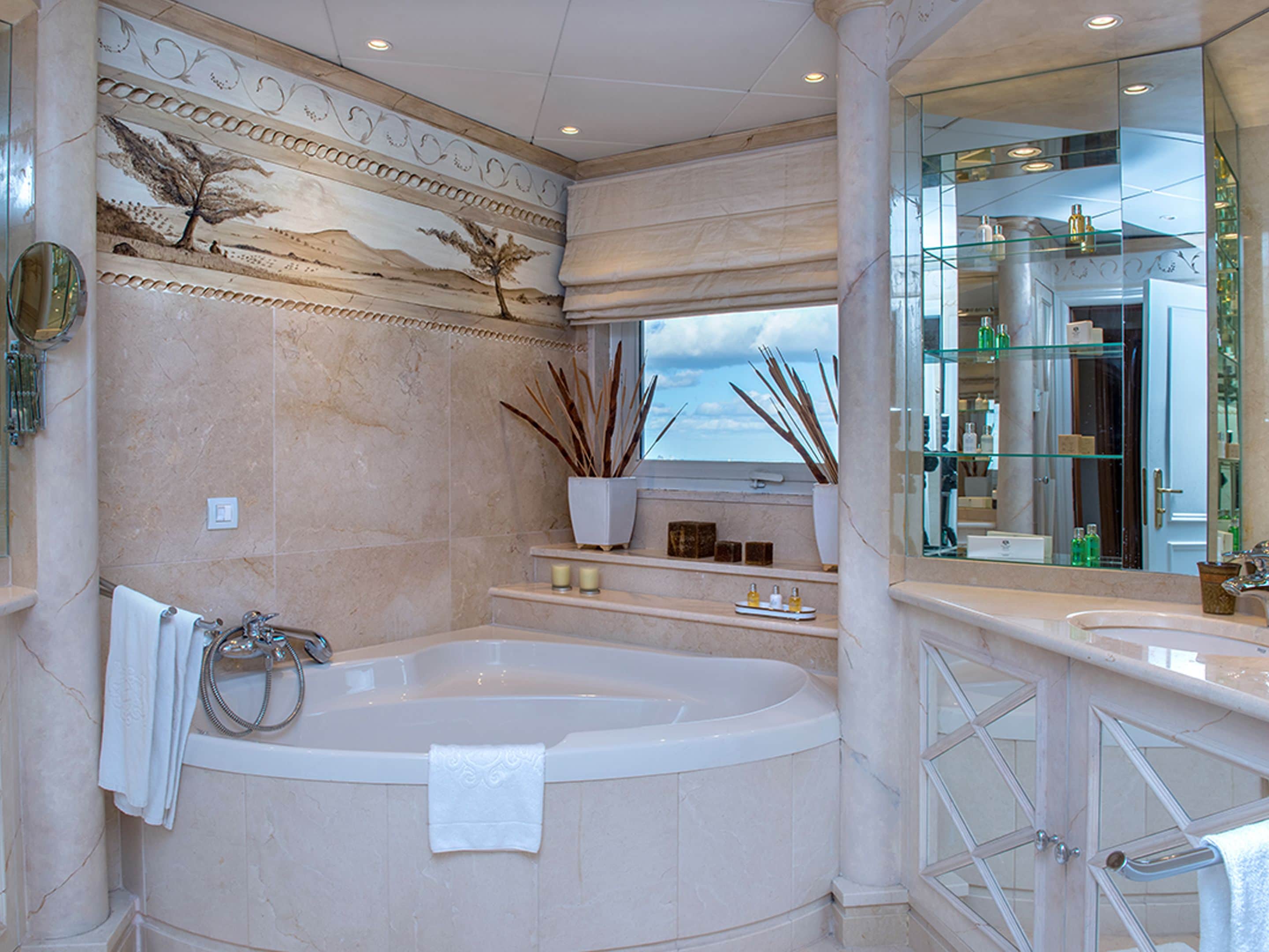 presidential suite, river view (suite) | bathroom | combined shower/bathtub, designer toiletries, hair dryer, bathrobes