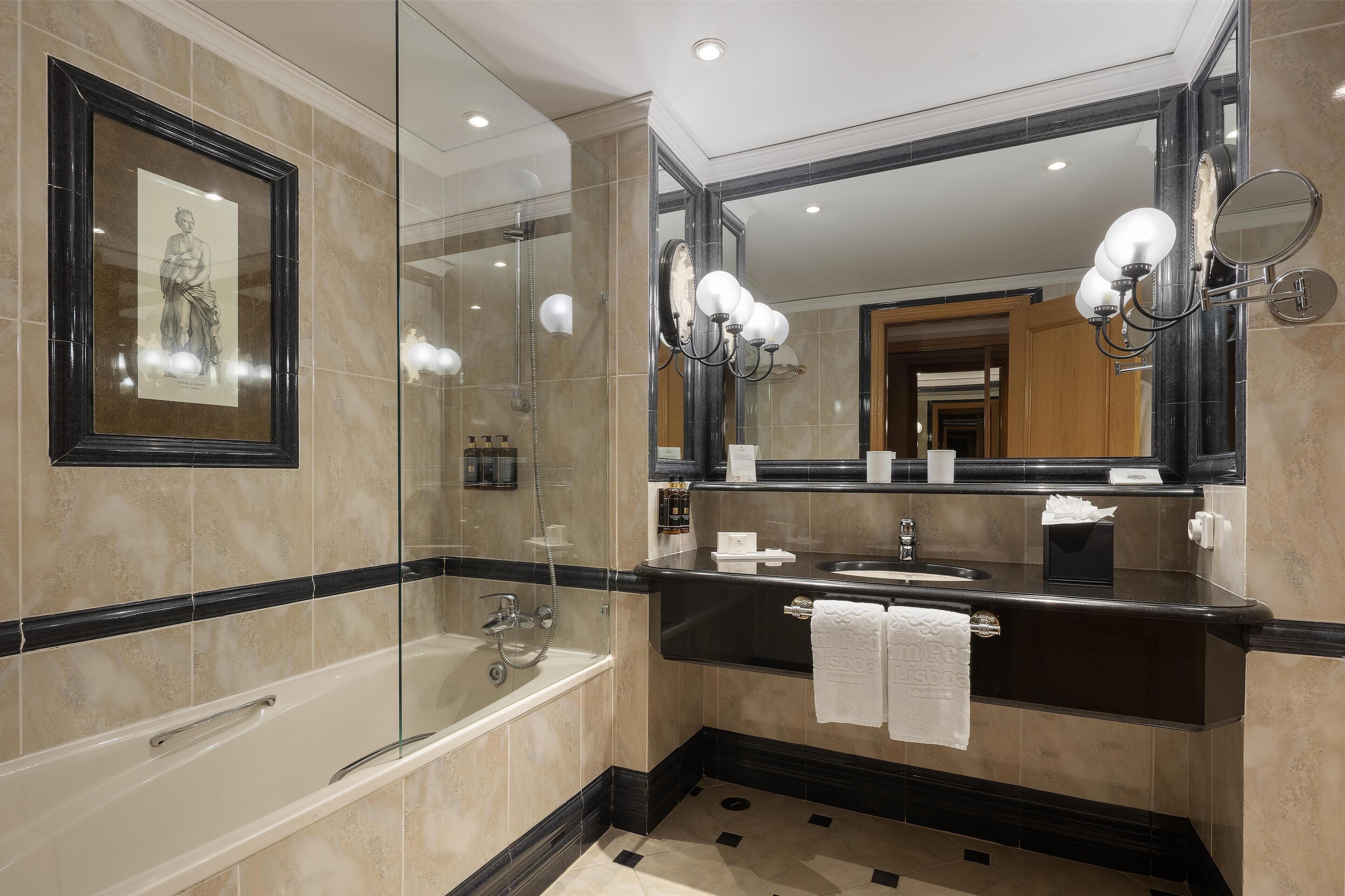 1 bedroom, minibar, in-room safe, desk