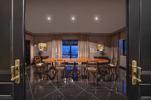 Presidential Suite, River View (Suite) | 1 bedroom, minibar, in-room safe, desk