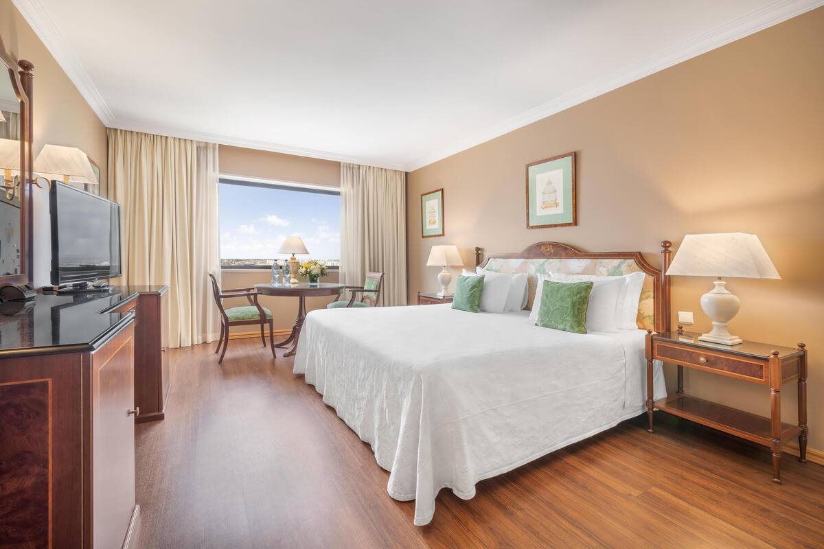 1 bedroom, minibar, in-room safe, desk