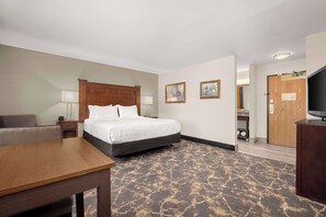 Suite, 1 King Bed, Non Smoking | Premium bedding, down duvets, pillow-top beds, desk - La Quinta Inn & Suites by Wyndham Grants Pass (Grants Pass)