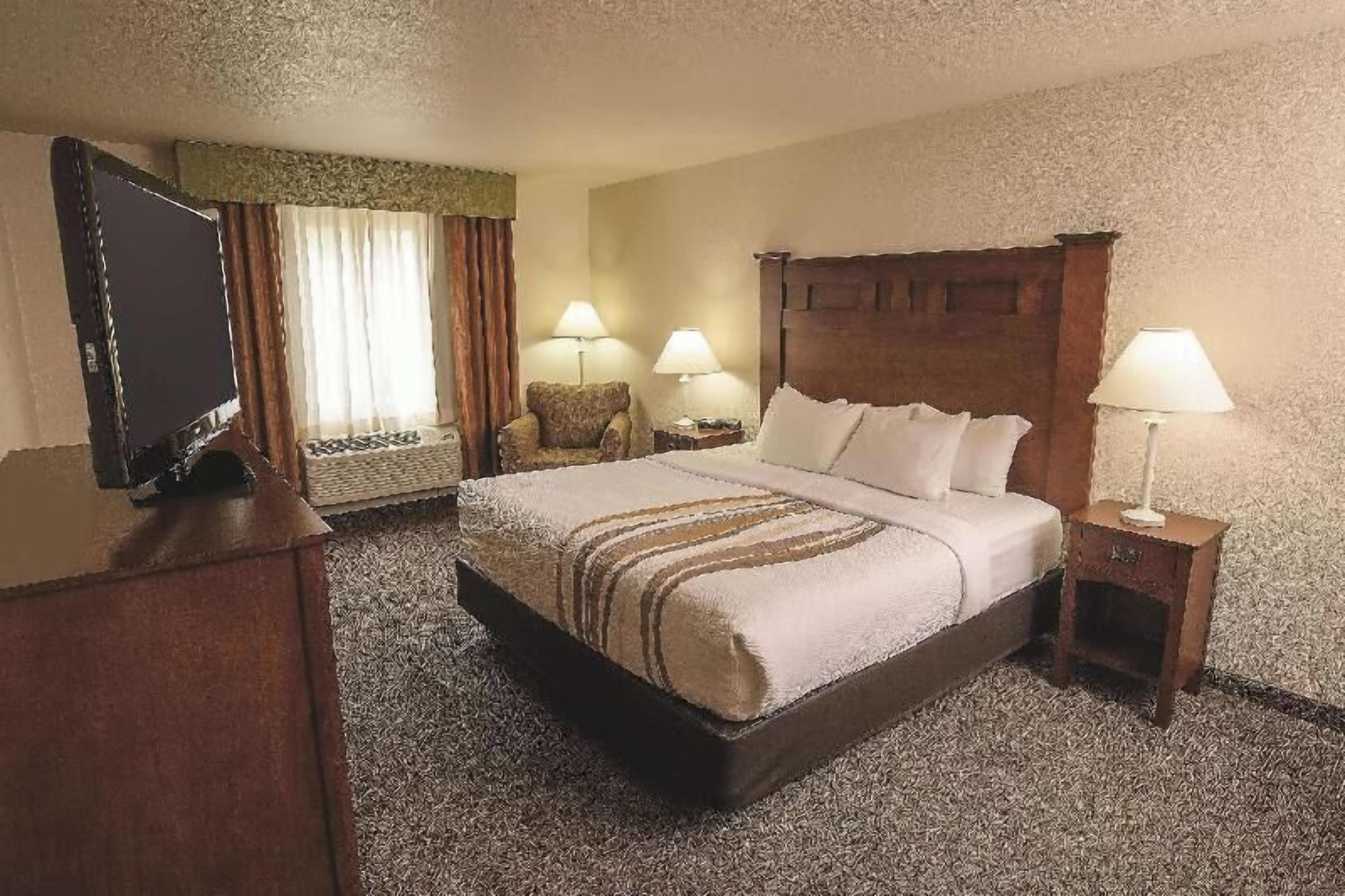 Premium bedding, down comforters, pillowtop beds, desk