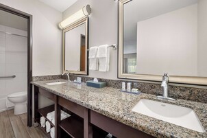 Suite, 1 King Bed, Non Smoking | Bathroom | Free toiletries, hair dryer, towels