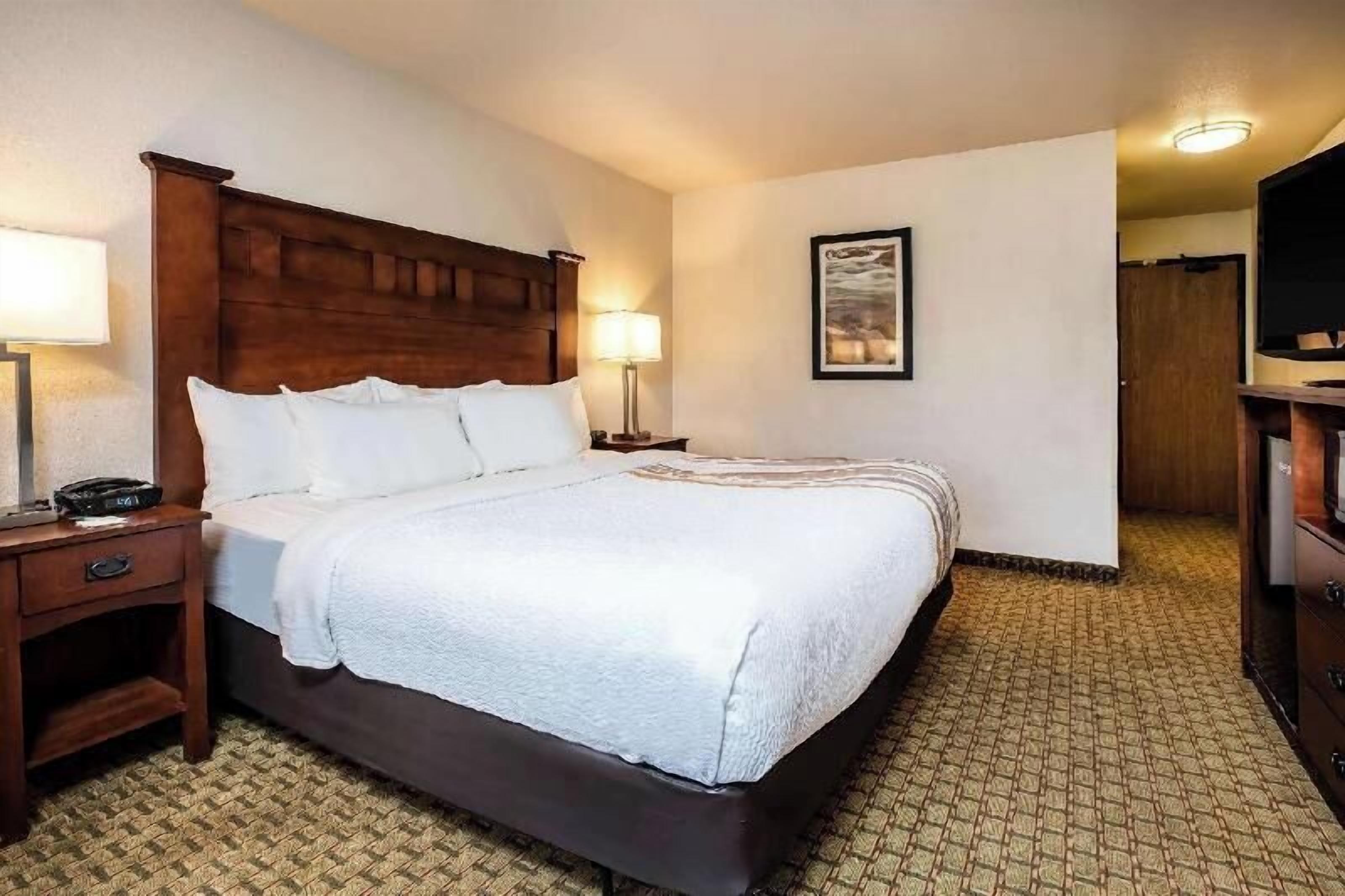 Premium bedding, down comforters, pillowtop beds, desk