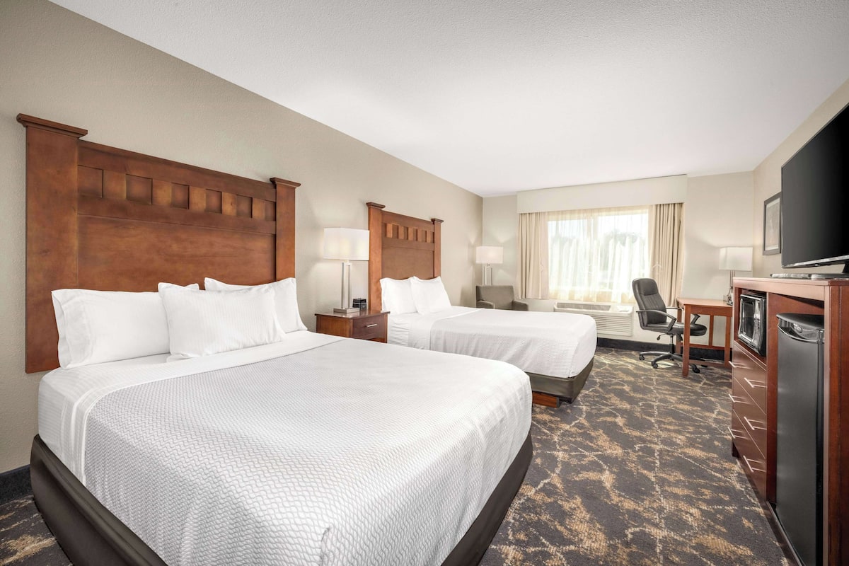 Premium bedding, down comforters, pillowtop beds, desk