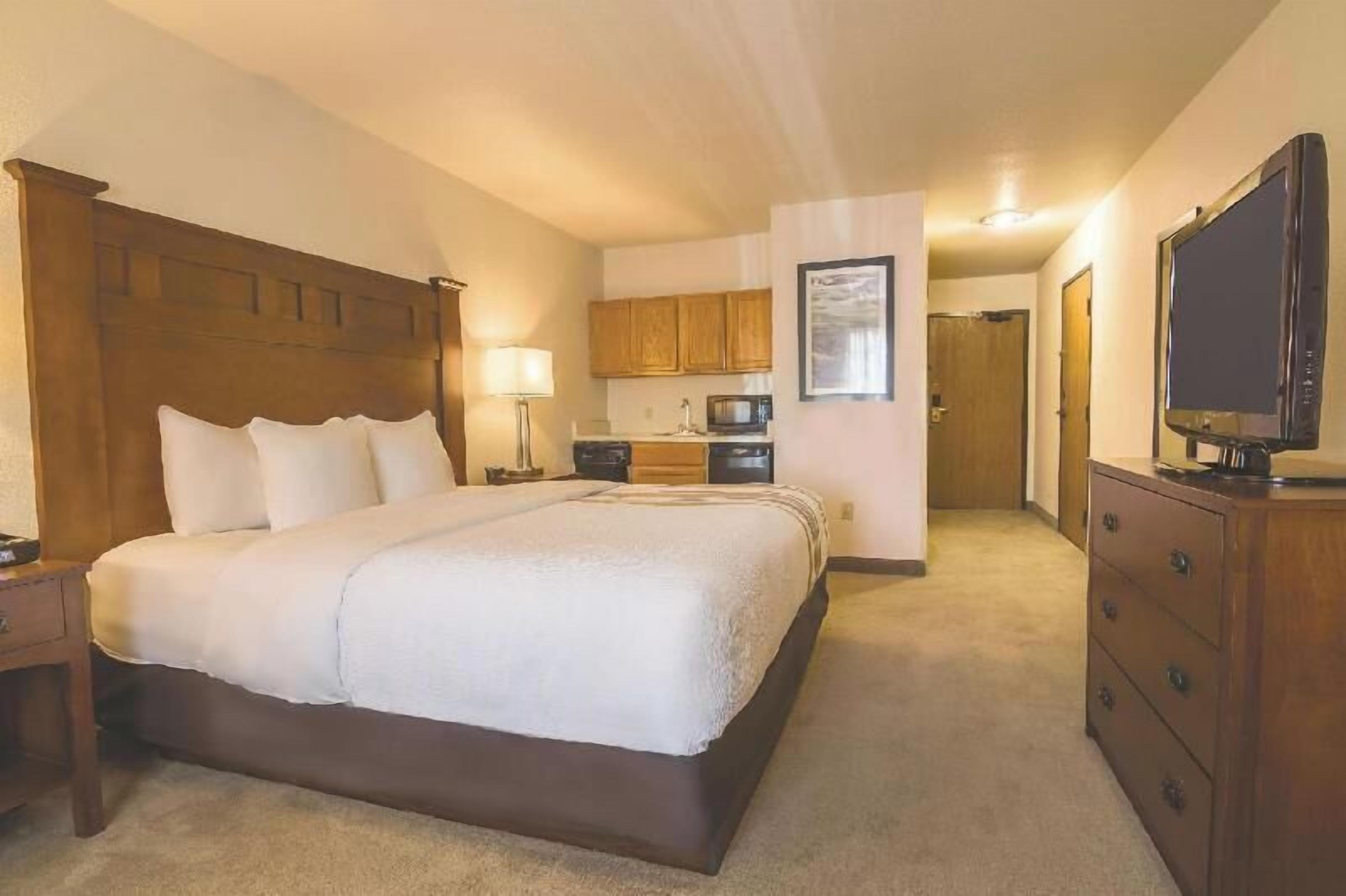 Premium bedding, down comforters, pillowtop beds, desk