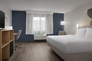 Desk, iron/ironing board, rollaway beds, free WiFi