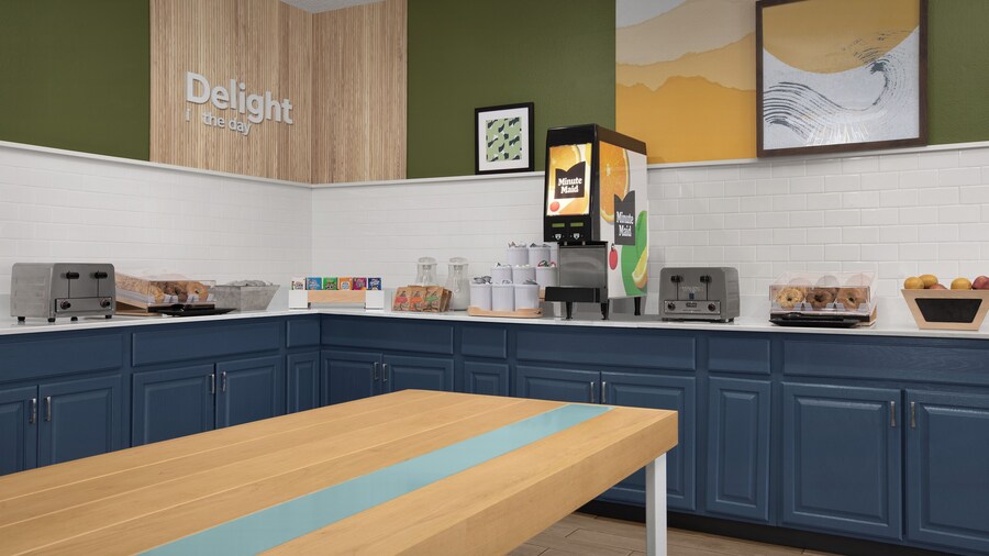 Spark by Hilton Lakewood Denver Southwest