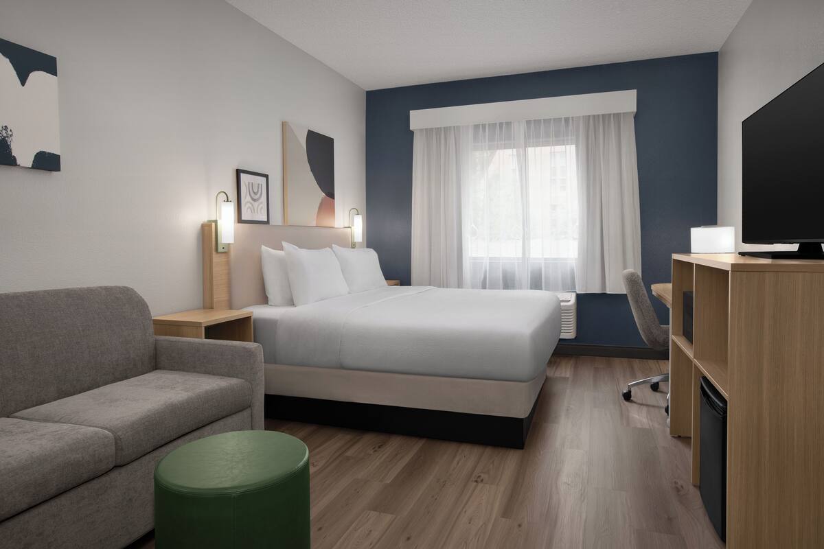 Desk, iron/ironing board, free WiFi, bed sheets