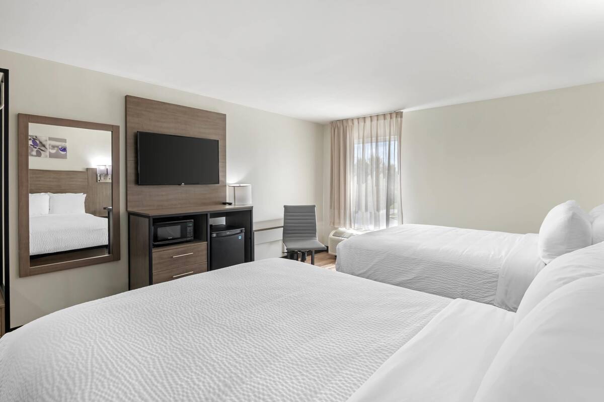 Iron/ironing board (on request), rollaway beds (surcharge), WiFi (free)